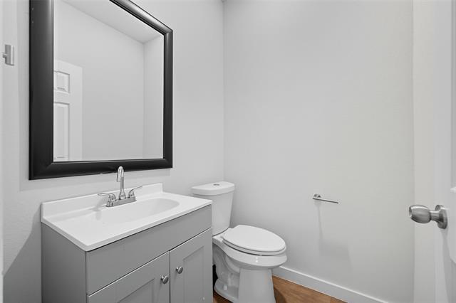 Building Photo - 419 E Elm St