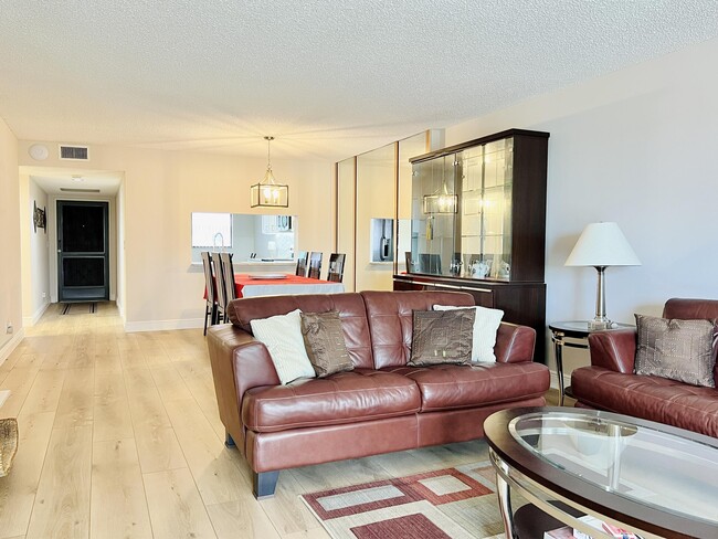 Building Photo - 4725 Lucerne Lakes Blvd E