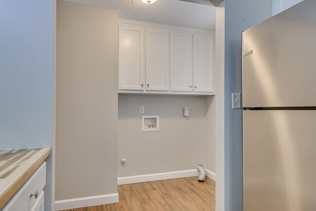 Building Photo - 247 Merion Ct