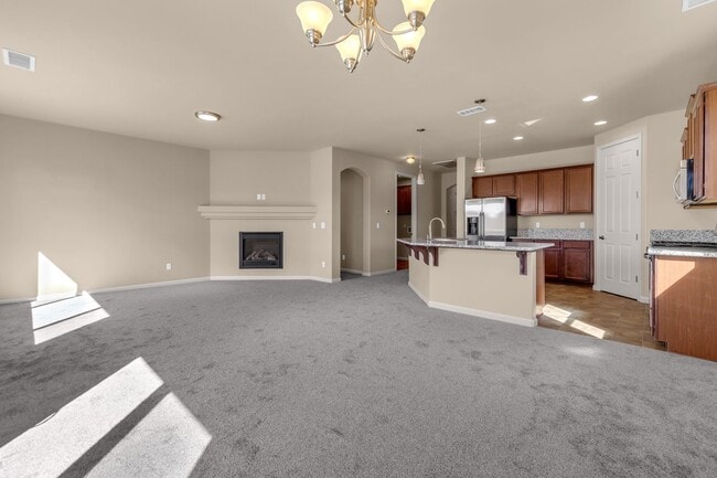 Building Photo - Golden Valley One Story - No pets permitted