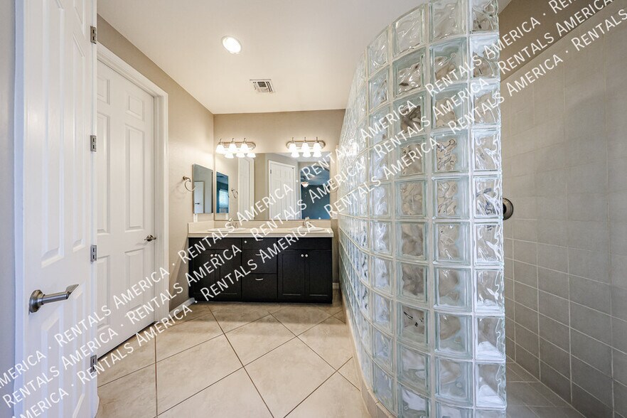 Building Photo - 276 E Coconino Dr