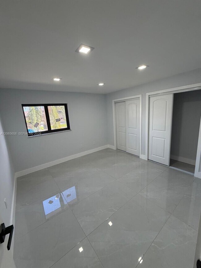 Building Photo - 10581 NW 28th Manor