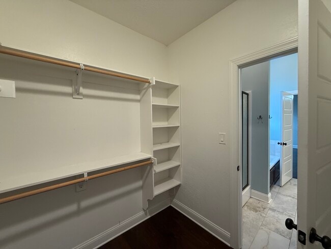 Building Photo - 233 Greenhill Dr