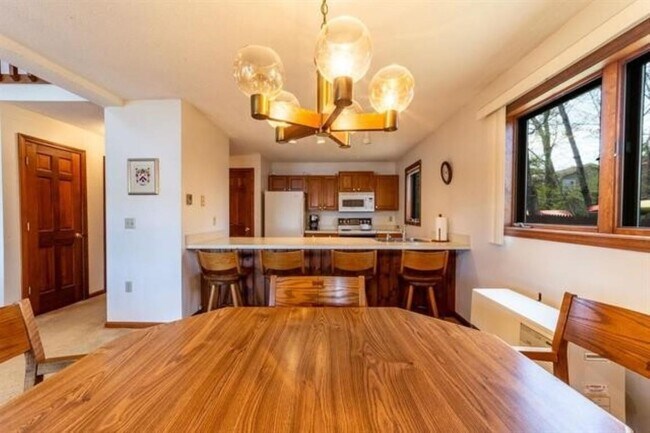 Building Photo - 15 Manor Estates Dr