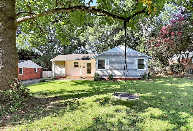 Building Photo - Discover the charm of this brick ranch nestled in the heart of Madison Park