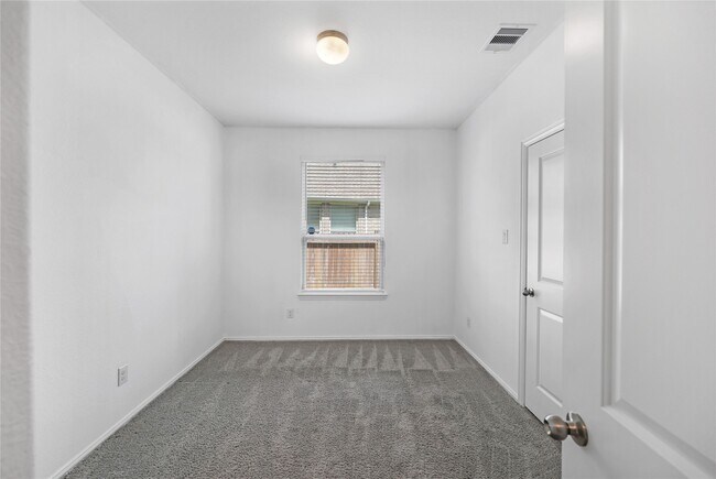 Building Photo - 29897 Dovetail Blf Ln