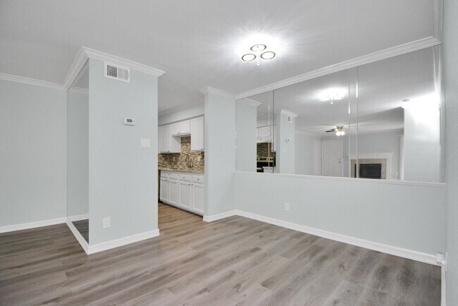 Building Photo - 9700 Leawood Blvd