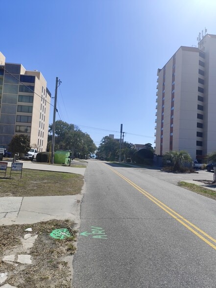 Building Photo - 306 76th Ave N