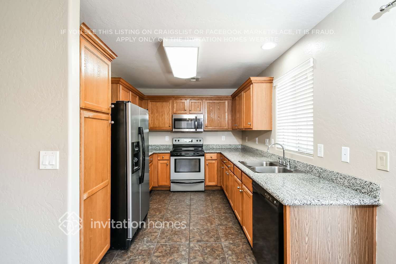 Building Photo - 256 W Angus Rd