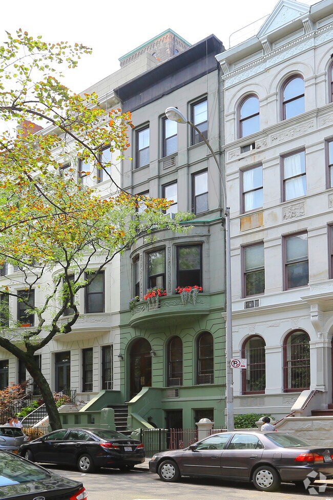 Building Photo - 136 West 80 Street