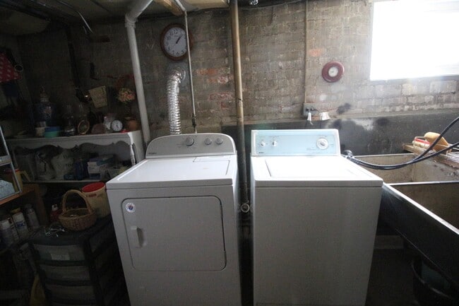 Building Photo - 2901 W Farragut Ave