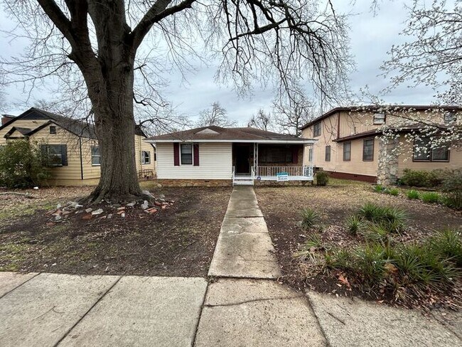 Primary Photo - Adorable 3-Bedroom Home with Fenced Backya...