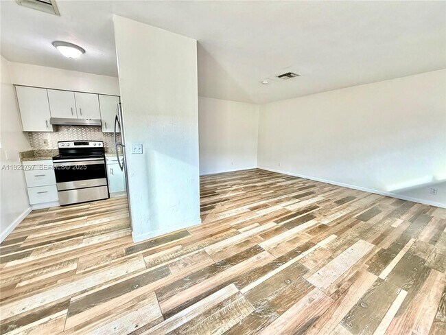 Building Photo - 1821 N 17th Ct