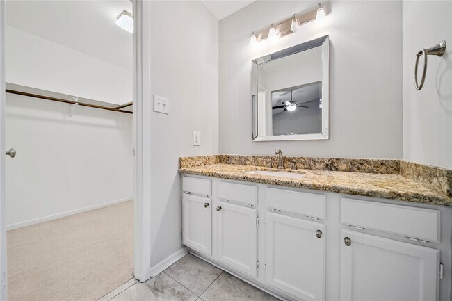 Building Photo - 10 E Willowood Ct