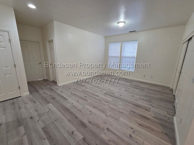 Building Photo - 3855 Louis Krohn Dr