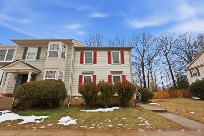 Building Photo - Welcome to this stunning end residence perfectly positioned in a highly desirable setting.