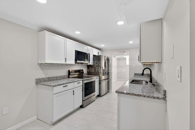 Building Photo - 4561 Laclede Ave