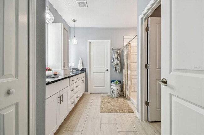 Building Photo - 8887 Little Bluestem Dr