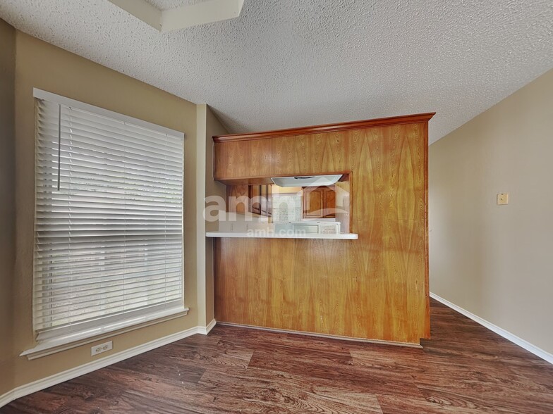 Building Photo - 7312 Glen Dr