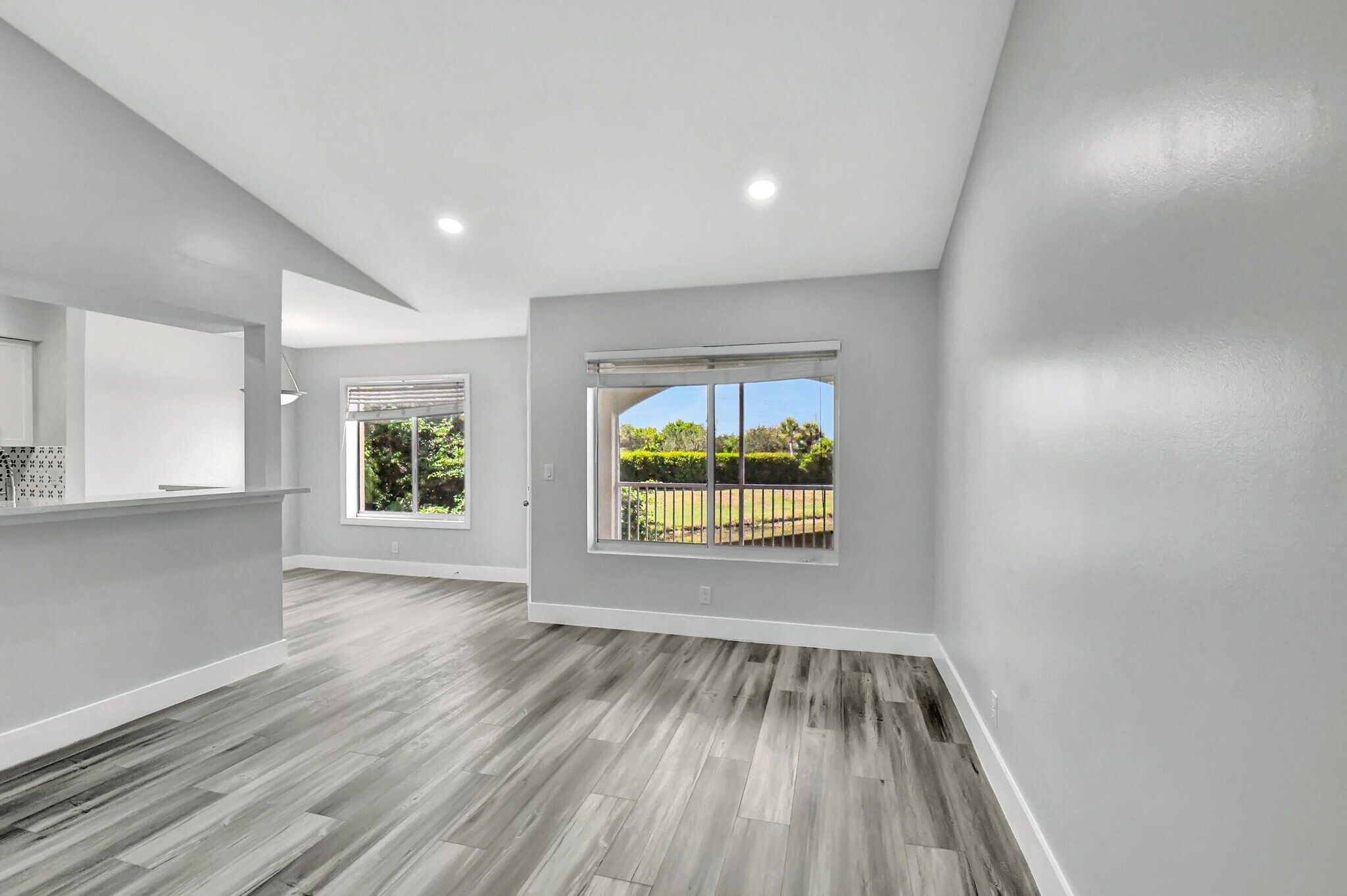 Building Photo - 815 W Boynton Beach Blvd