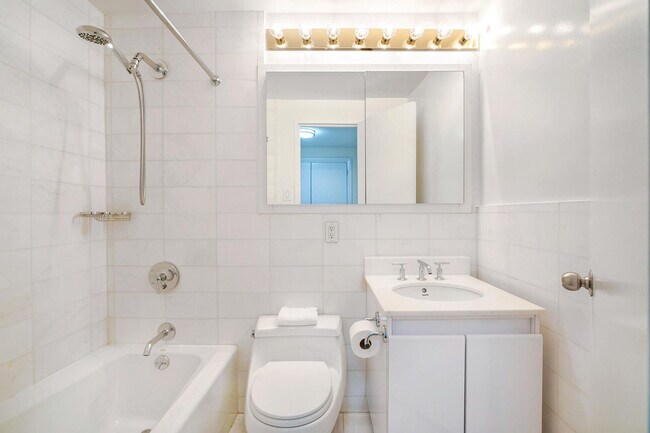 Building Photo - 500 E 62nd St