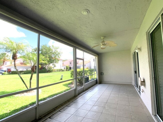 Building Photo - 10459 Lake Vista Cir