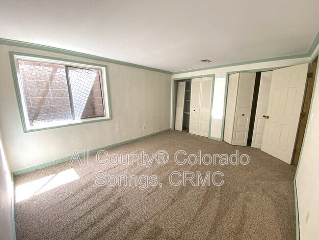 Building Photo - 218 W Rockrimmon Blvd