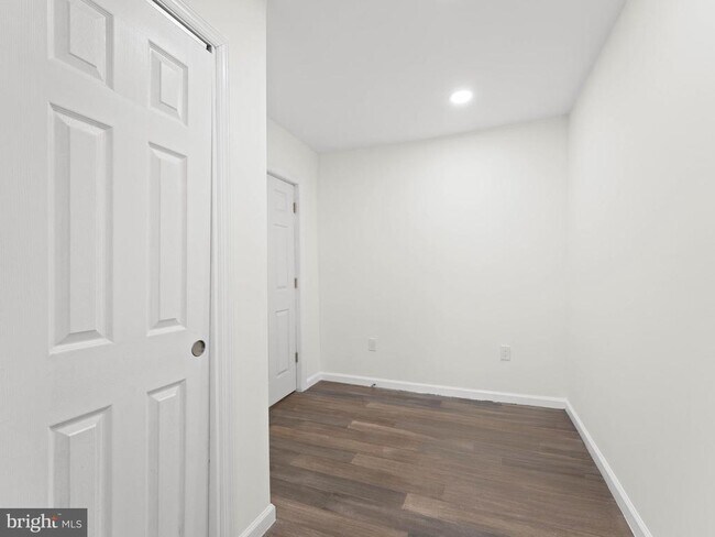 Building Photo - 2443 Nicholas St