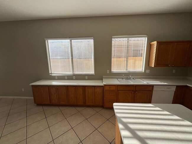 Building Photo - 3 Bedroom - 2 Bath - 2148 Sq. Ft. - Blakeman Ranch - Chandler