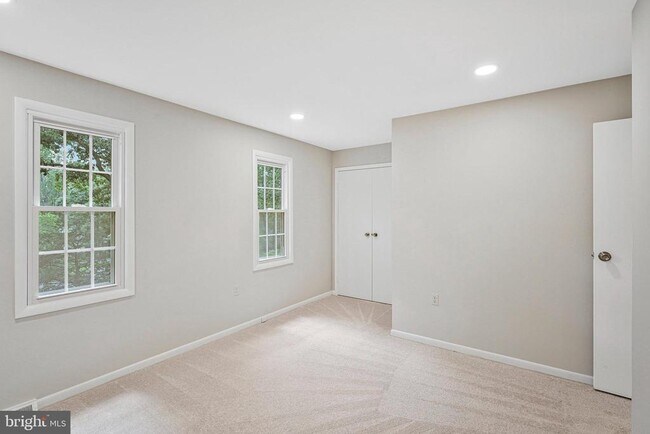 Building Photo - 2305 Acton Dr