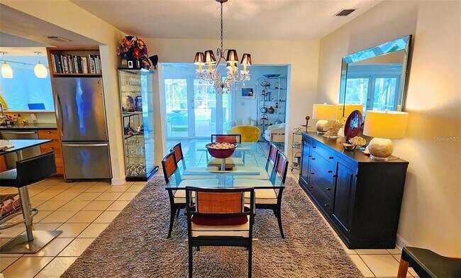 Building Photo - 329 Bernard Ave