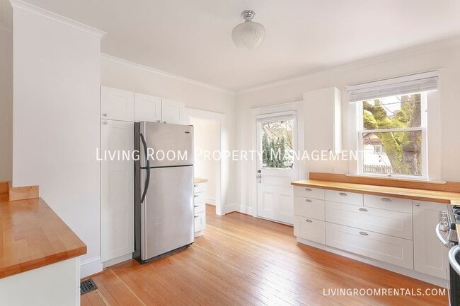 Building Photo - 2735 SE 25th Ave