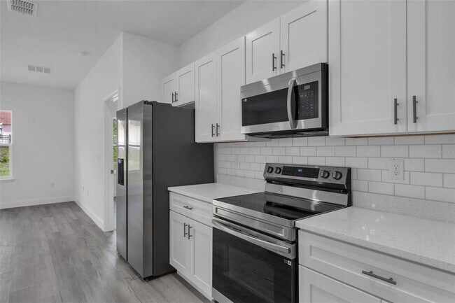 Building Photo - 2211 SW 153rd Pl Rd