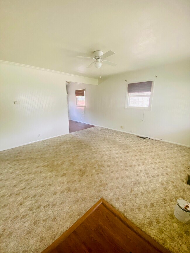 Living Room - 2905 S Chippewa Ln