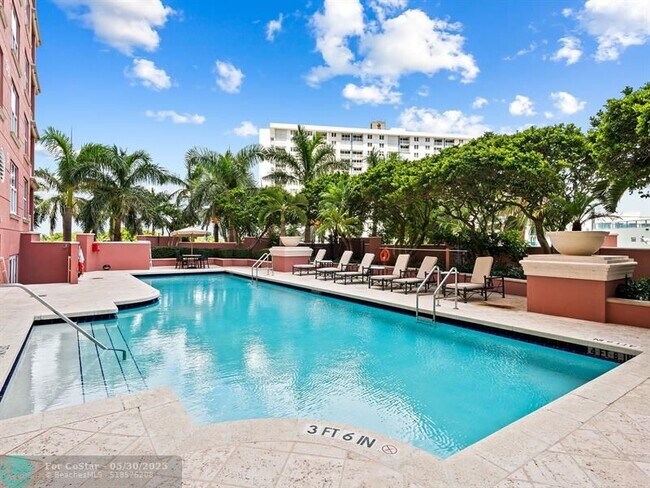 Building Photo - 2110 N Ocean Blvd