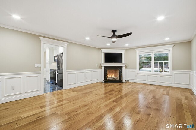 Building Photo - 193 The Meadows