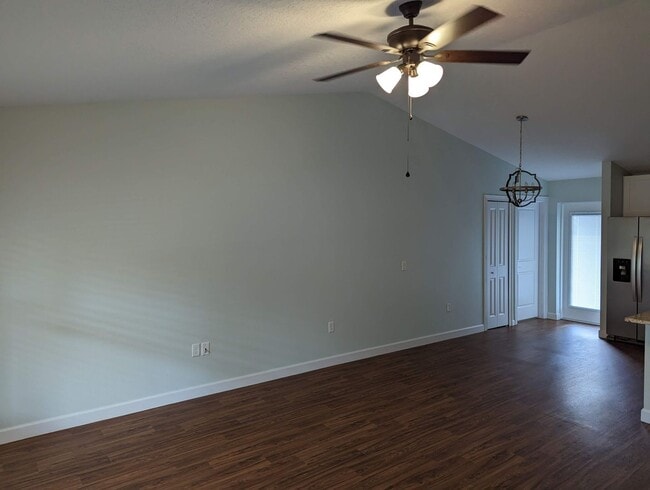Building Photo - Beautiful Newer Home with 3 bedroom and 2 ...