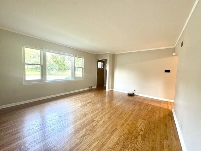 Building Photo - 4840 Prospect Ave