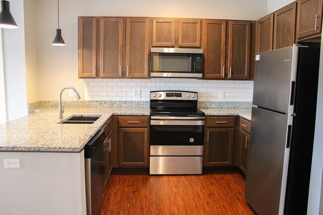 Building Photo - 3211 Redhawk St