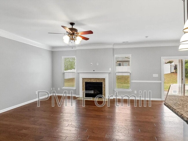 Building Photo - 5045 Fenwick Ct