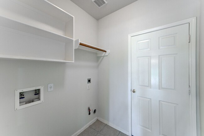Building Photo - 10103 Cottonwood Canyon Dr