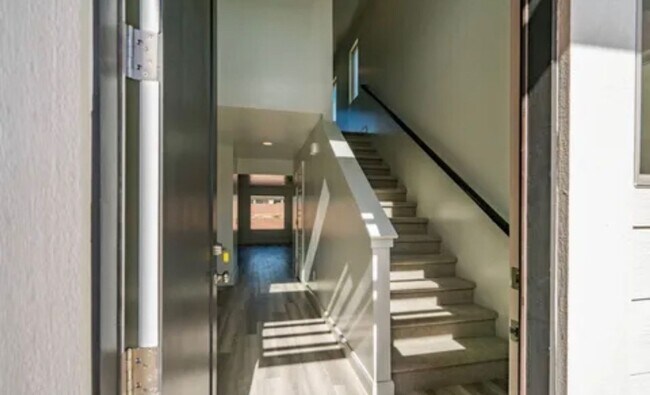 Building Photo - Dog-Friendly 4 Bedroom 2.5 Bath in Desert ...