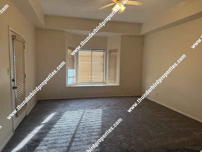 Building Photo - 3 Bedrooms, 2 baths with Valley views in N...