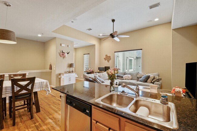 Building Photo - 4514 Center St