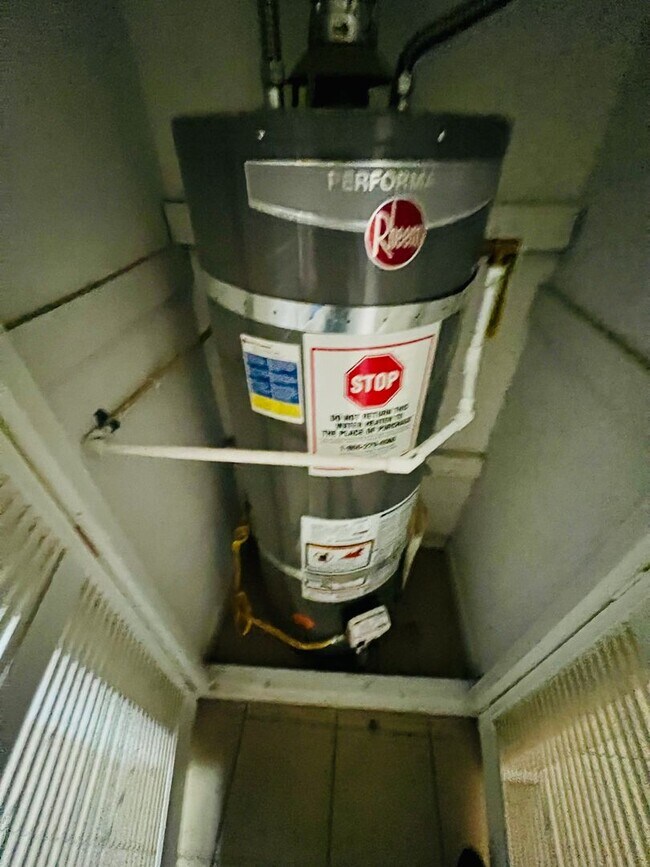 Building Photo - 411