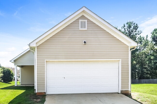 Building Photo - 83 Robinson Ln