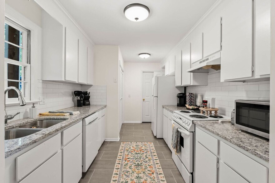 Building Photo - 1516 Maple St