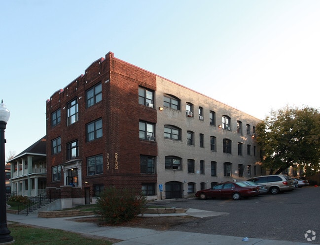 Building Photo - 2733 Portland Ave S