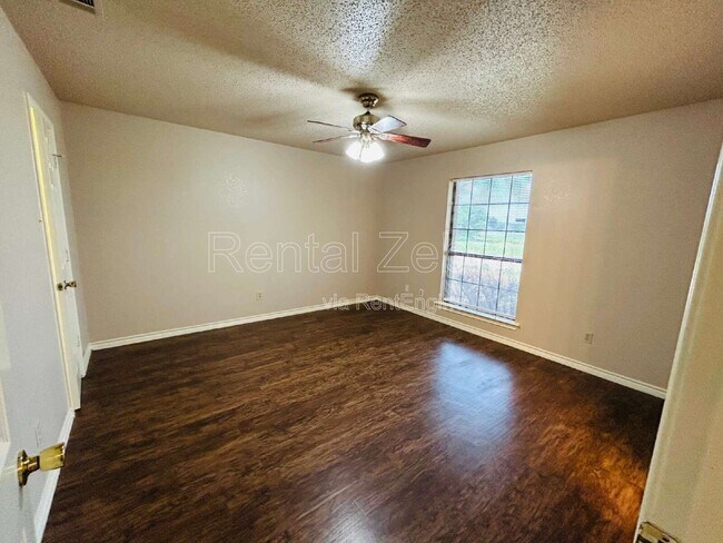 Building Photo - 828 Haverford Ln