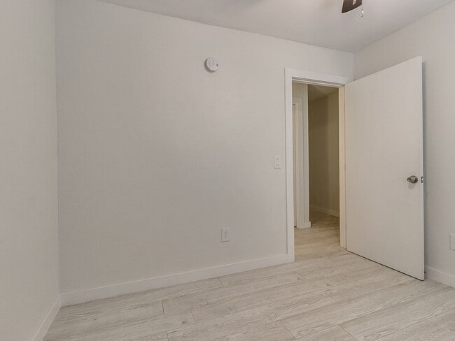 Building Photo - 4 bedroom 2 bath home in Tecumseh!